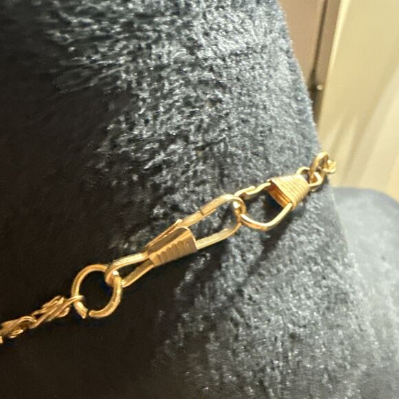 Unbranded Large Gold Tone Heart Shape Moveable Arrow Charm w/ 23” Necklace L-V - Picture 6 of 11